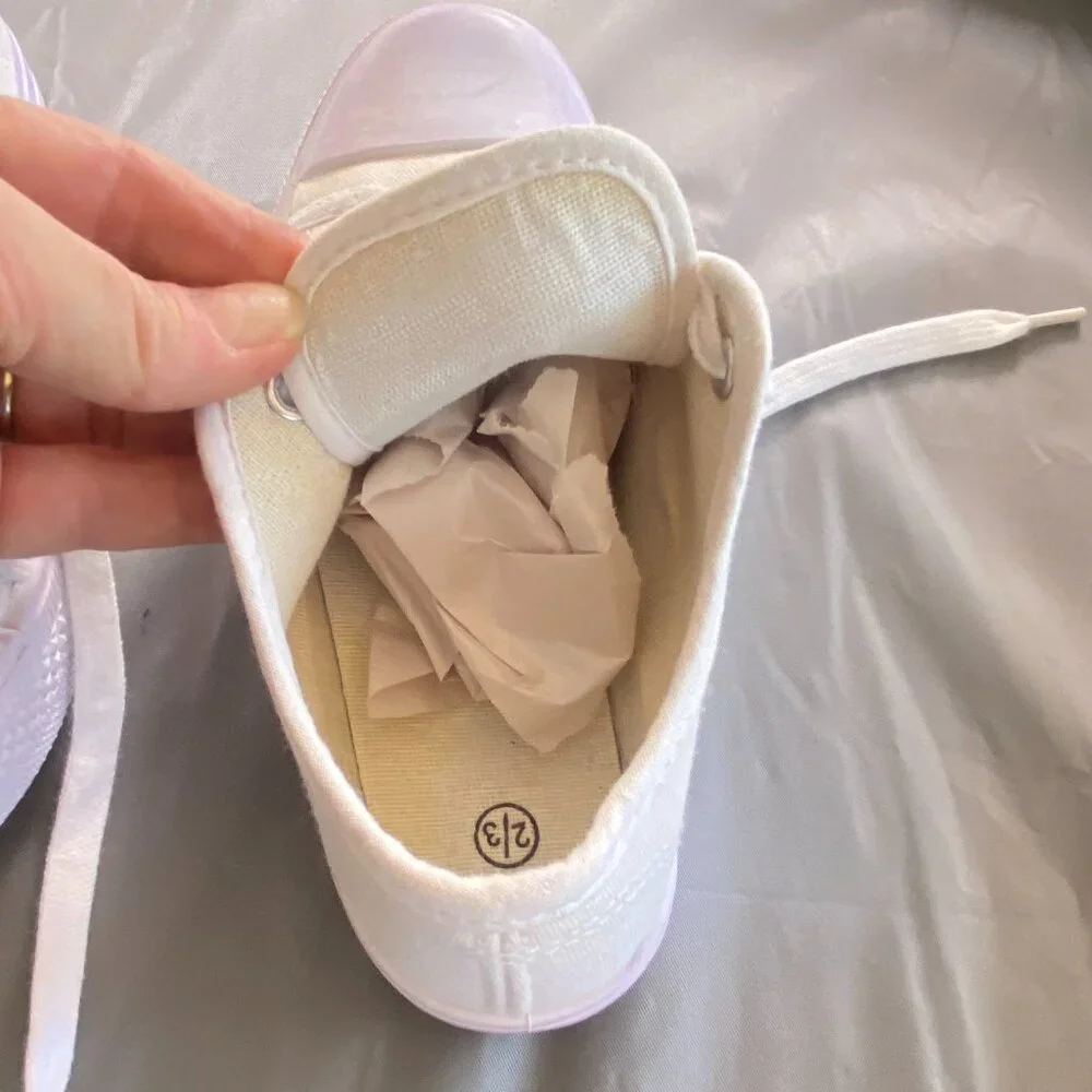 Unbranded Girls white/cream canvas shoes‎ (size 2-3)